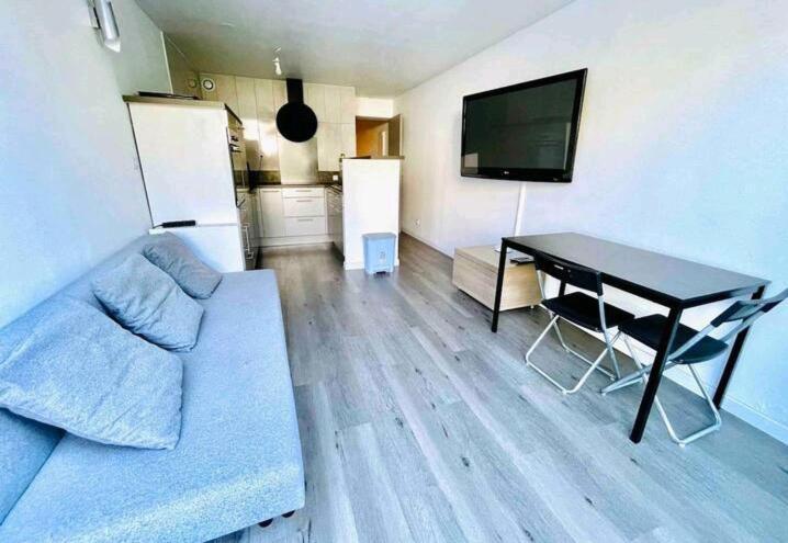 Superbe Appart En Residence A 300 M De La Plage. Ла-Гранд-Мот Экстерьер фото